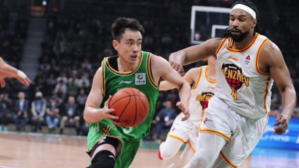 边锋应该怎样接球